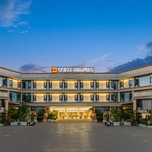 保山华庭商旅酒店(马里商业中心市政府店)