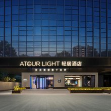 上海漕河泾漕宝路轻居酒店