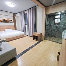 湖边小院民宿(万达店)