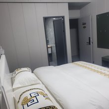 安宁海豪情侣主题民宿