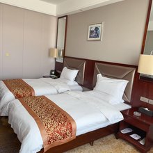 平陆鸿运商务酒店