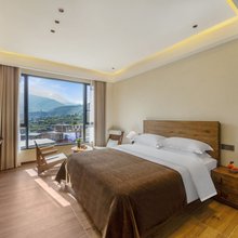 茂县静屿楠山民宿