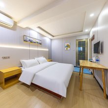 客立拉酒店(正宁路小吃夜市店)