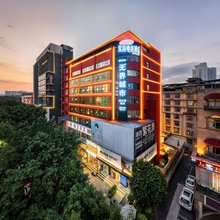 SL索拉电竞酒店(南宁金湖广场埌西夜市店)