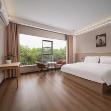 Shimmer·YT Meet逸庭｜遇见智能影音酒店(贵阳观山湖奥体中心店)