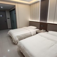 布尔津岸芷汀兰假日酒店