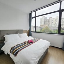 厘朵公寓(上海江苏路地铁站店)