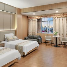 云浮新富丽宾馆(南山公园邓发纪念中学店)