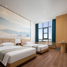 嘉和假日酒店(镇平石佛寺广场真玉天地店)