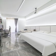 穿越者电竞酒店(大连高新万达店)