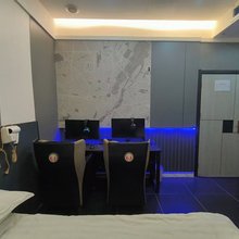 深圳7号电竞酒店(布吉长龙地铁站店)