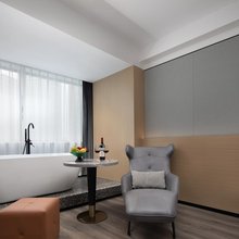 朵兰达LAB酒店(五一广场侯家塘地铁站店)