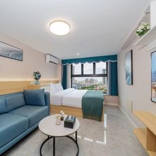 禾思云阁影院公寓(季华园地铁站店)