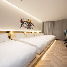 网鱼电竞酒店(上海淮海中路人民广场店)