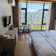 轿子雪山雪成酒店