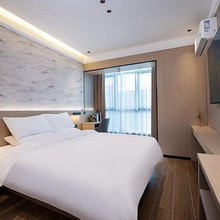 森曼酒店(新乡万达广场河南师范大学店)