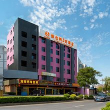 维也纳3好酒店(深圳坪山高铁站店)