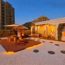 First Choice银杏叶.空中花园酒店(六安银泰万达广场店)