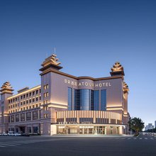 呼和浩特大召寺宝尔汗佛塔亚朵酒店