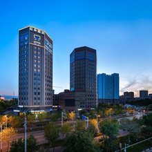 伊宁市行政服务中心广东路亚朵酒店