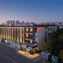 仟那千寻酒店(临颍南街村店)