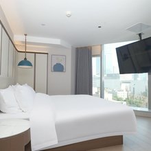 旅见酒店(南京新街口地铁站德基广场店)