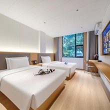 龙城酒店(四川大学华西医院衣冠庙地铁站店)