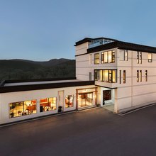 香格里拉峖柏设计师供氧民宿