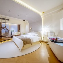 诗和远方民宿(柳州柳南万达广场店)