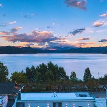泸沽湖云堇湖畔湖景民宿(大洛水码头店)