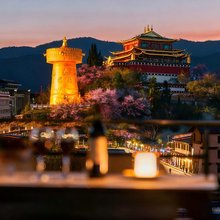 卓梅·Seren Warm Haven·云端·雪韵丨沁氧幕影雅宿(独克宗古城店)