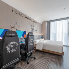 爱电竞(南京奥体中心吴侯街地铁站店)