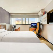 竞放电竞酒店(广州中山大学鹭江地铁站店)