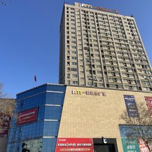 良栖投影民宿(一峰城市广场店)