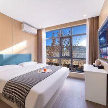 陌客酒店(郑州大学南校区陇海快速路店)