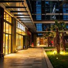 云锦Hotel·自助公寓(成都世贸广场龙华寺地铁站店)