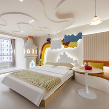 玖悦居 · 简白梦幻轻奢浪漫影音氛围美宿(沈阳中街故宫店)