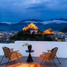 香格里拉·如愿FamilyWarmWaterWhirlpool供氧民宿(独克宗古城店)