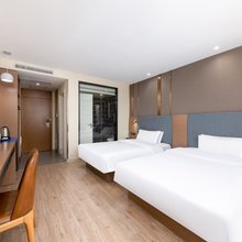 华栈鼎峰·悦景国际酒店(赣州火车站店)