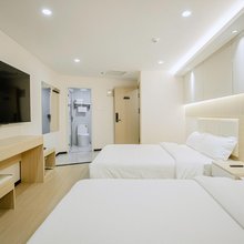漫庭酒店(青岛北站李村夜市店)