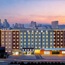 轻享季酒店(光彩大市场火车站店)