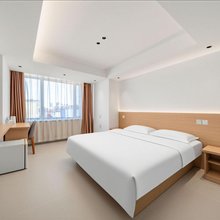新纪元商务宾馆(锦州云飞街凌河夜市店)
