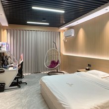 青蜂电竞民宿(中原物流港店)