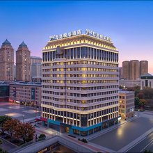 库尔勒人民广场天鹅湖景区万达悦华酒店