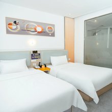 7天酒店(榕江村超足球场常驰广场店)