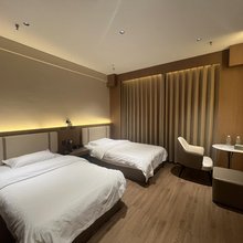 如家旗下UP华驿精选酒店(大庆肇源县人民广场店)