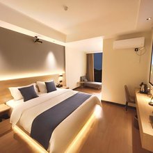 栖夕电影酒店(南宁九曲湾温泉首创奥特莱斯店)