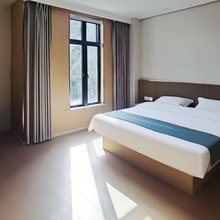 沪鑫居酒店(上海顾村公园店)