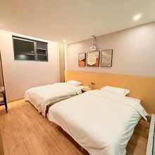 听雨眠民宿(清明上河园万岁山武侠城店)