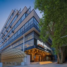 南京新街口朝天宫地铁站丽柏酒店